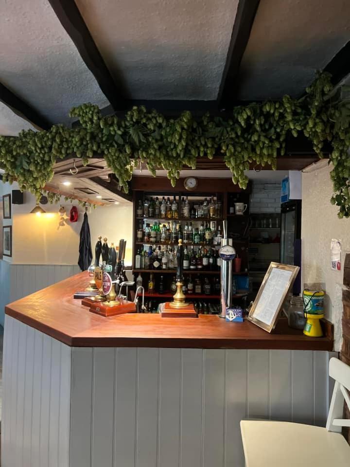 Anchor Inn Oake Экстерьер фото